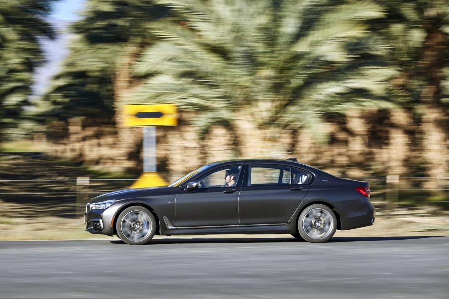  BMW M760i xDrive 2017 года  (NA) (фото 27 из 154)